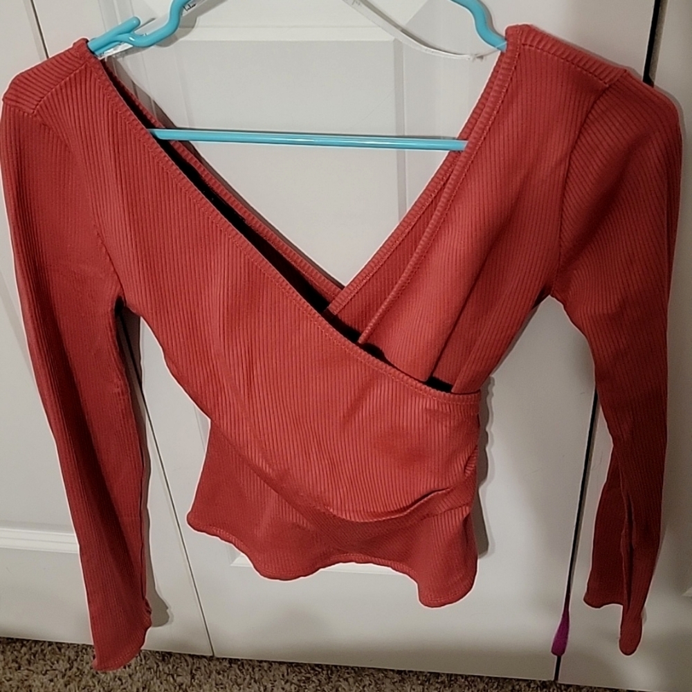 BRAND NEW | Ribbed pattern top